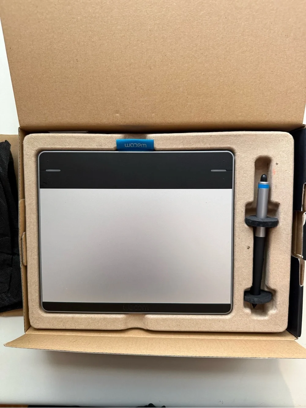 Wacom intuos CTH480 creative pen and touch tablet